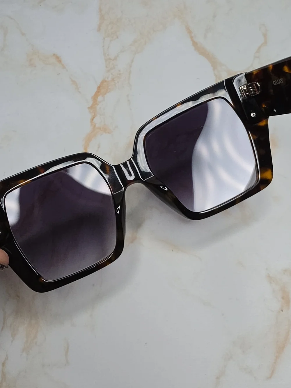 Quay Australia Women's Notorious Tortoise Sunglasses New With Case